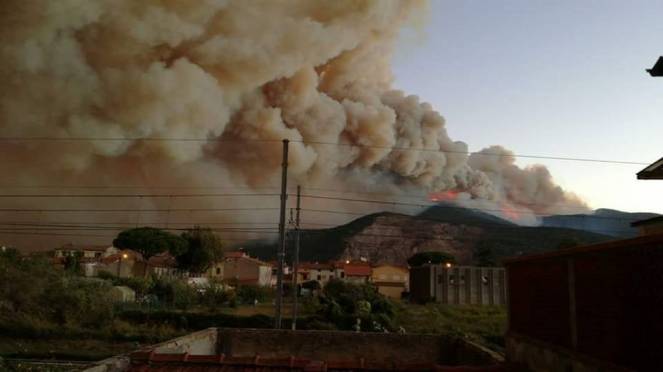 Incendio sul Monte Serra