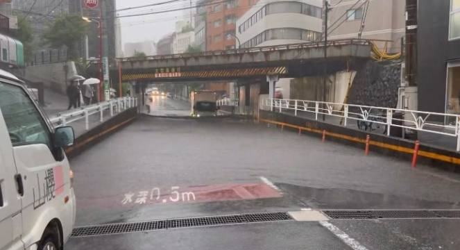 Cronaca meteo. Giappone, piogge torrenziali provocano una vittima a Tokyo. Australia, mai cos&igrave; freddo da 66 anni a Sydney