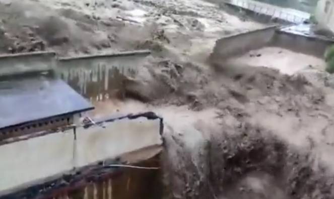 Inundaciones y derrumbes en Venezuela, critican situación en Vargas