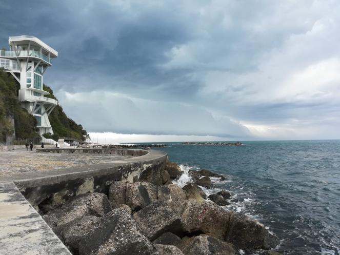 Intenso temporale con 'shelf cloud' nell'hinterland di Ancona. Fonte: Giulio Burattini