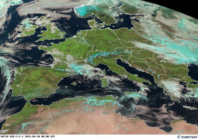 Italia quasi del tutto sgombra dalle nubi grazie all'alta pressione