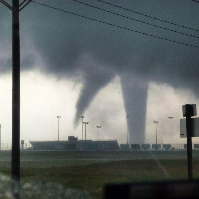 Kansas colpito da numerosi tornado