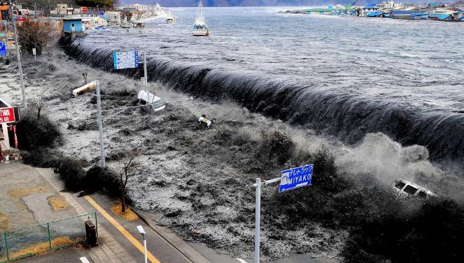 L'arrivo dell'onda di Tsunami in Giappone a Marzo 2011