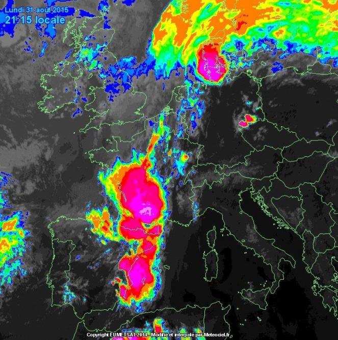L'enorme cluster di temporali visto dal satellite infrarosso. 31 Agosto 2015