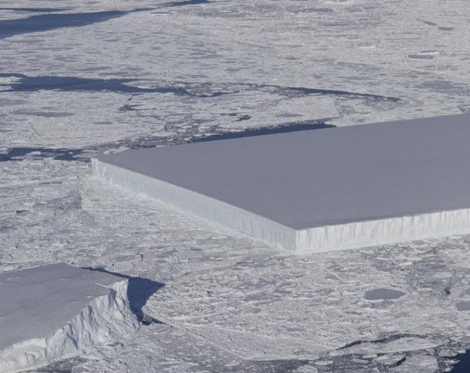 L'iceberg perfettamente rettangolare in Antartide (Fonte immagine: NASA)