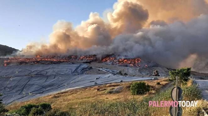 L incendio a Bellolampo, Palermo.