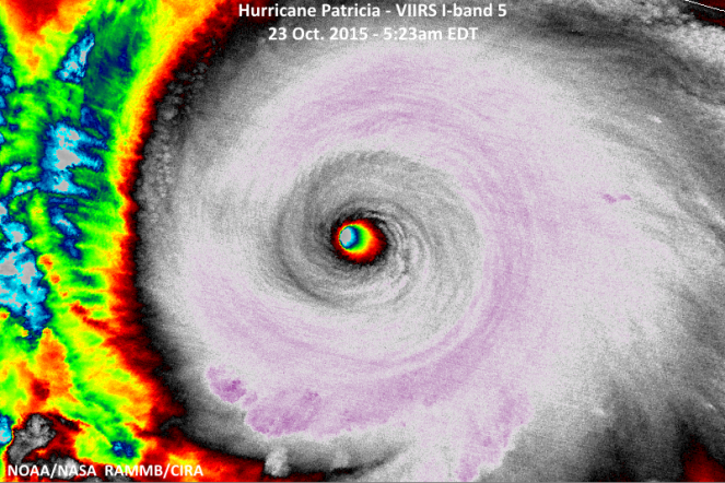 L'occhio del Super uragano Patricia, diretto verso il Messico