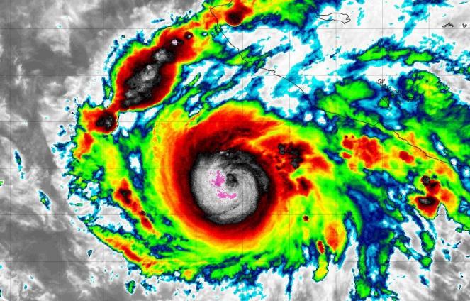 Cronaca meteo. Oceano Pacifico, l'uragano Roslyn raggiunge la categoria 4. Imminente landfall in Messico