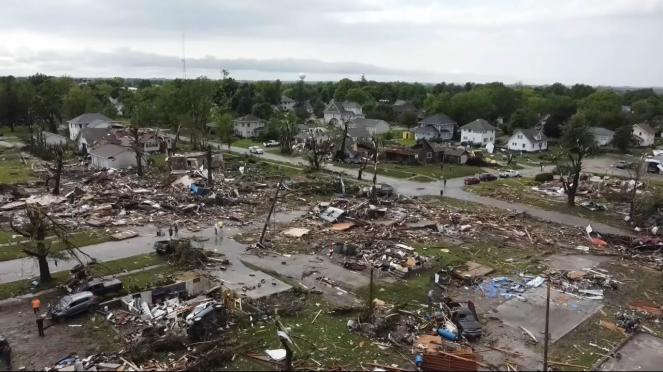 Cronaca meteo - Violenti tornado tra Iowa e Missouri, la citt&agrave; di Greenfield rasa al suolo con numerose vittime. Video