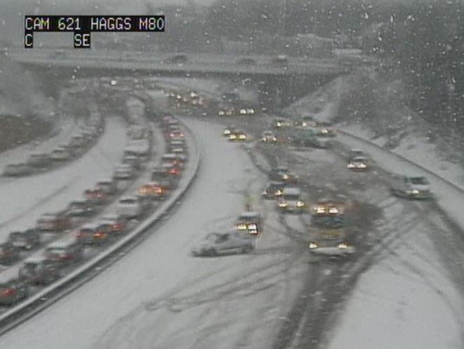 La M80 bloccata per la neve in Scozia (webcam autostradale)