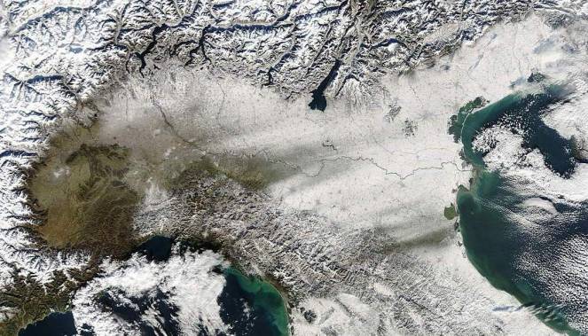 La neve vista dal satellite il 18 Dicembre 2010: imbiancate Toscana e medio Adriatico, Nord Est e Lombardia (fonte: marcopifferetti.altervista.org)