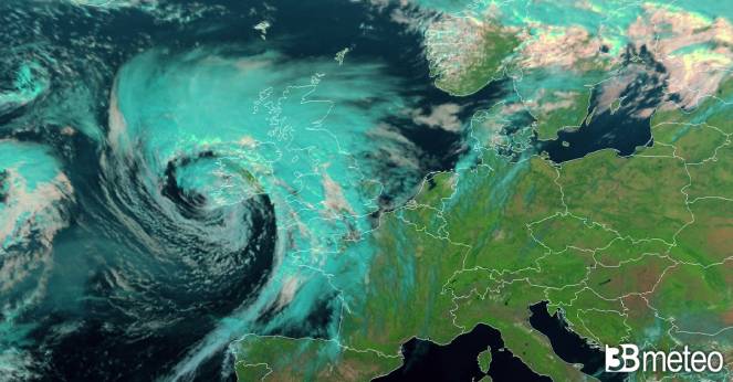 Cronaca meteo. La tempesta Agnes ha raggiunto le Isole britanniche. 24 ore di forti piogge e venti fino a 130km/h