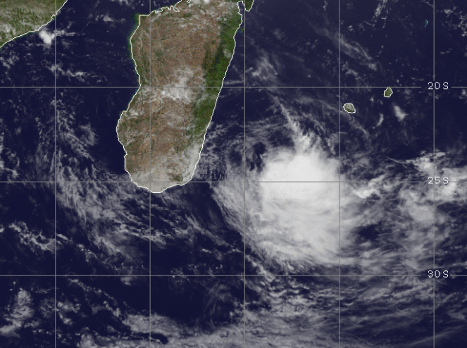 Cronaca meteo. La tempesta tropicale Alvaro scuote il Madagascar. Evacuazioni e ingenti danni - Foto e video