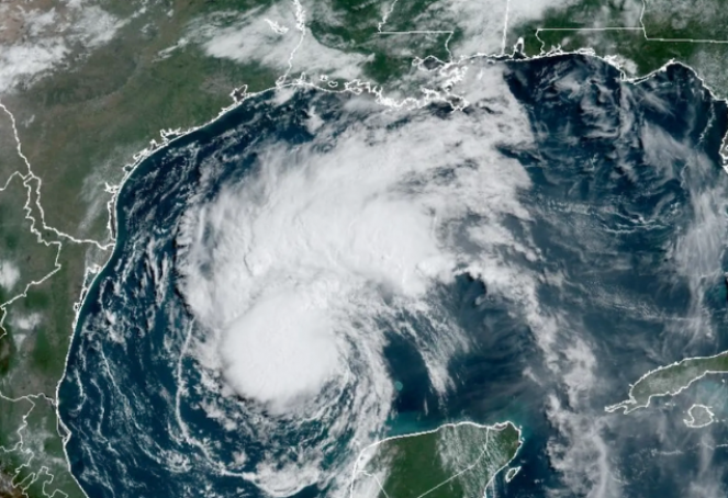 Cronaca meteo. Beryl, imminente landfall in Texas come uragano di categoria 1 - Video