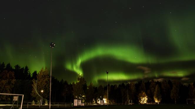 Aurora boreal, fenómeno típico determinado por la interacción del campo magnético con el viento solar