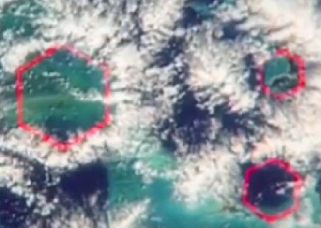 Le nubi disposte a forma esagonale sul Triangolo delle Bermuda