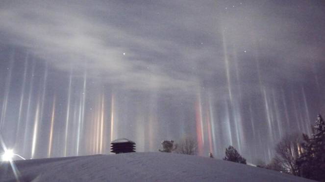 Light Pillars a North Bay - Ontario (Fonte: La Stampa)