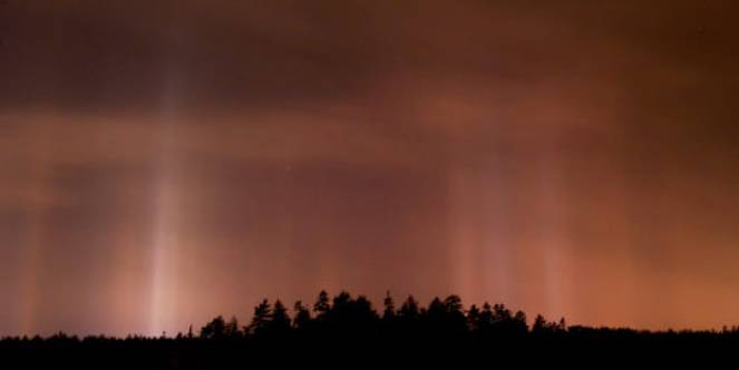 Light Pillars osservati dalla Nova Scozia (Canada) nel dicembre 2002
