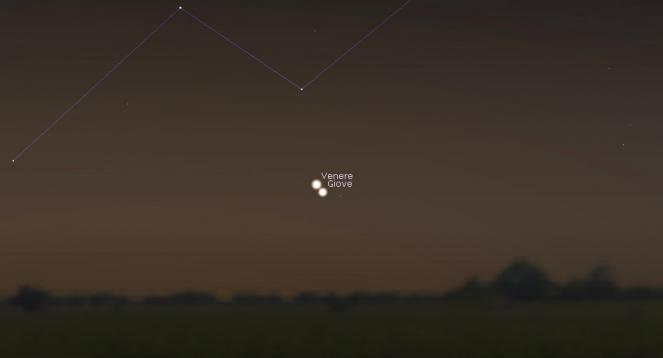 L?incontro ravvicinato tra Giove e Venere si verifica al mattino presto del 13 novembre, a Sud-Sud.Est, tra le luci dell?alba.