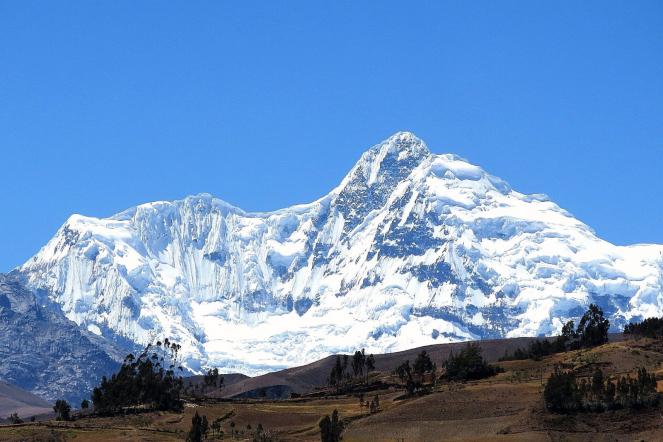 Lo spettacolare scenario della Cordillera Blanca visto da Huaraz