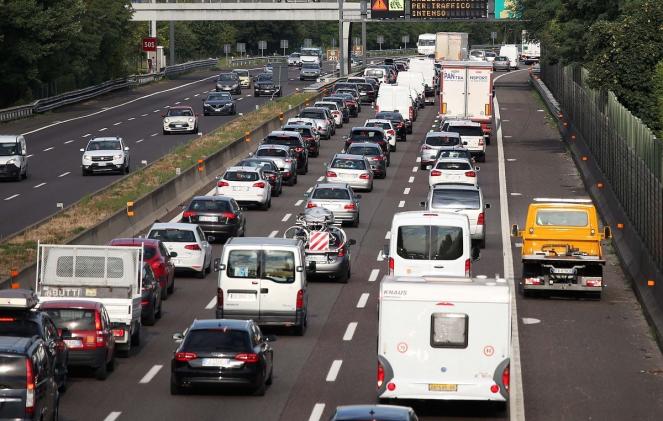 Traffico: CHIUSA AUTOSTRADA tra BERGAMO e CAPRIATE per ribaltamento autotreno