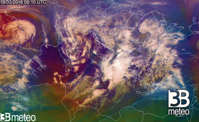 Meteo Italia: il vortice freddo in azione visto dal satellite
