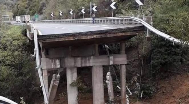 Meteo: MALTEMPO crolla viadotto sulla A6 (fonte secolo xix)