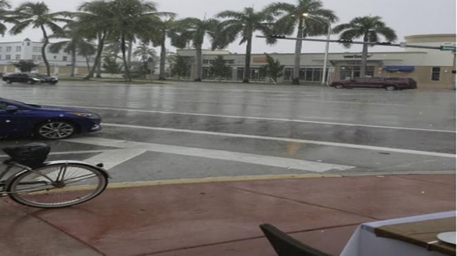 Miami, prime piogge torrenziali in Florida