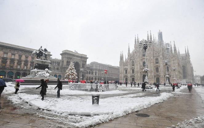 Milano, febbraio 2013: nonostante il rialzo termico la temperatura si è mantenuta entro gli 0° per tutta la durata della perturbazione, con neve continua