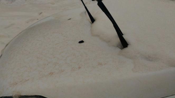 MOndolfo (PU). Neve e sabbia rossa per la sabbia intrappolata nel ghiaccio e richiamata dal deserto