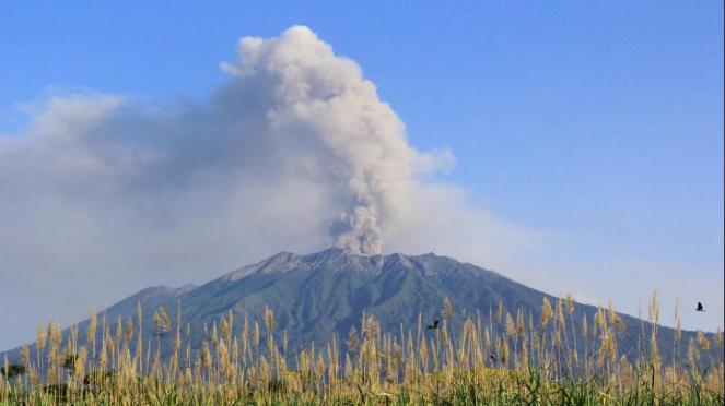 Monte Raung (Bali) eruttato il 25 Agosto