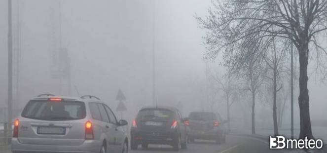 Nebbia e smog tornano prepotenti su parte d'Italia