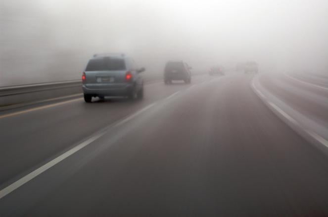 Nebbia fitta al Nord, incidenti e traffico in tilt