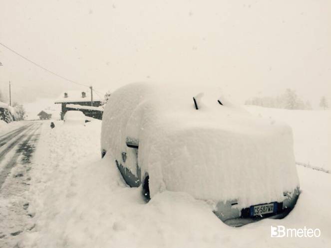 Neve del 1° Maggio nei pressi di Brusson (val d'Aosta) - fonte community 3bmeteo -