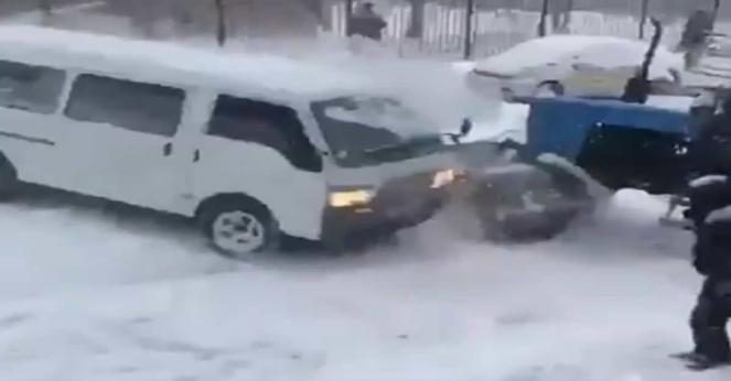 Neve e incidenti a Vladivostock