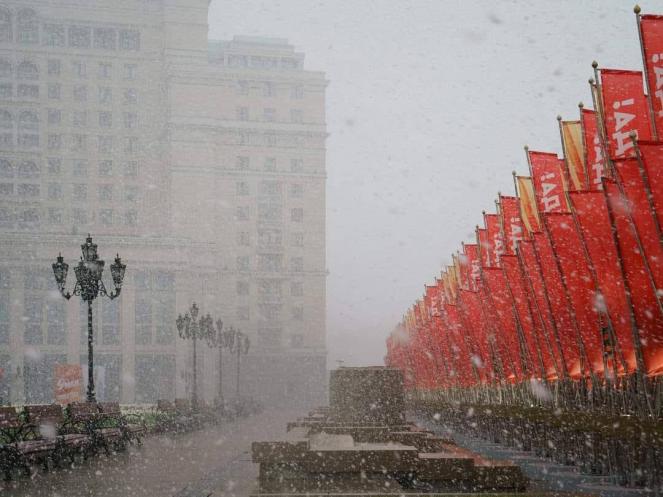 Neve tardiva a Mosca (Fonte immagine: Maksym Holovashchenko via X)