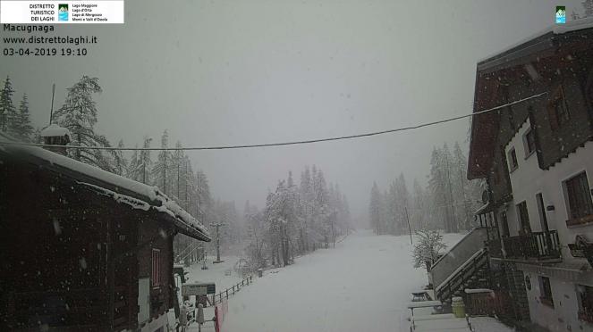 Nevica copiosamente a Macugnaga (VB)