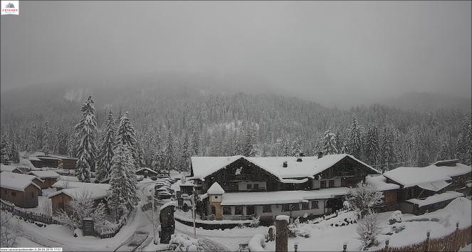 Nevica copiosamente sulle Dolomiti di Sesto - già a partire dai 1500 m