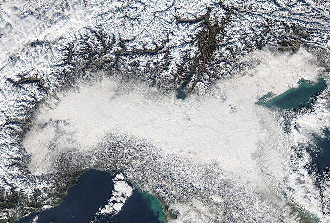 Nord Italia e Toscana sotto la neve, immagine ripresa dal satellite il 20 Dicembre 2009 (fonte: marcopifferetti.altervista.org)