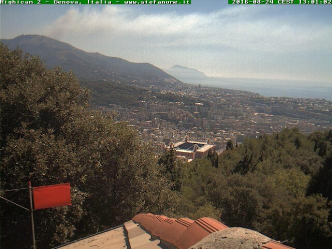 Nube di fumo vista da Genova (webcam fonte stefanome.it)