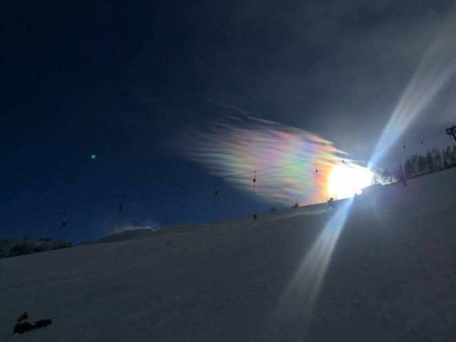 Nube iridiscente nel comprensorio sciistico dell'Alpe Cialma, Locana (TO) - fonte pagina Facebook Meteo Cirié e Valli di Lanzo