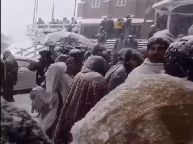 Pakistan, la prima neve della stagione fa accumuli oltre il metro