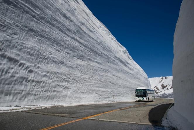 Per avere un'idea di quanta neve può cadere in un inverno sull'isola di Hokkaido, oltre 15metri