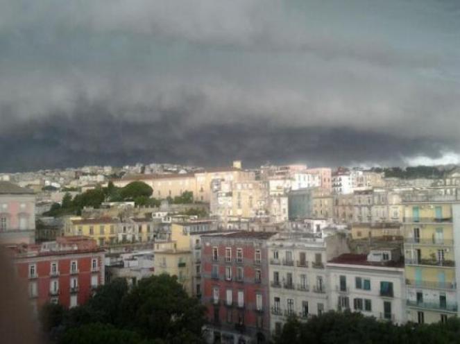 previsti temporali su Napoli