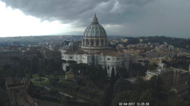 Roma investita da un temporale in mattinata