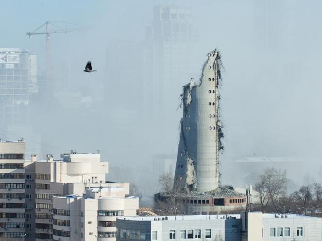 Russia, demolita vecchia torre TV alta più di 200m