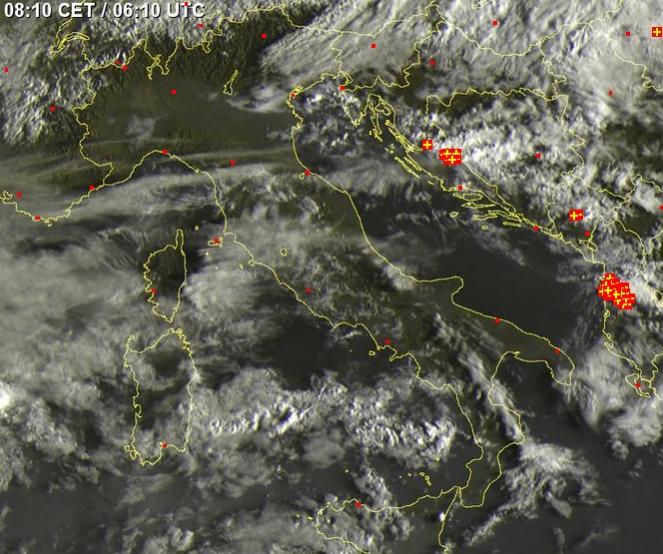 Satellite Italia ore 8 (fonte: sat24.com)