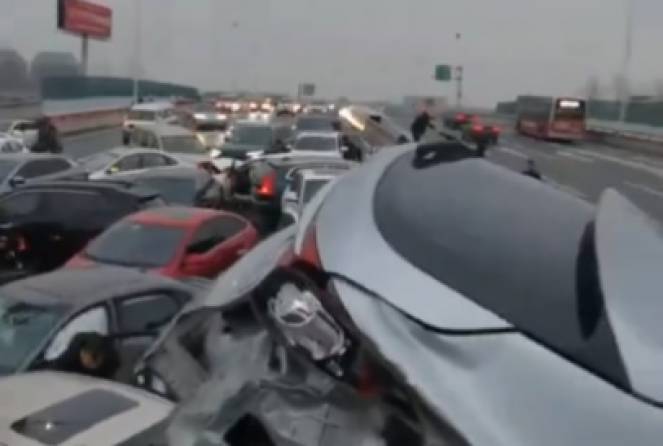 Shangai, caos su strade e autostrade per gli incidenti dovuti al ghiaccio