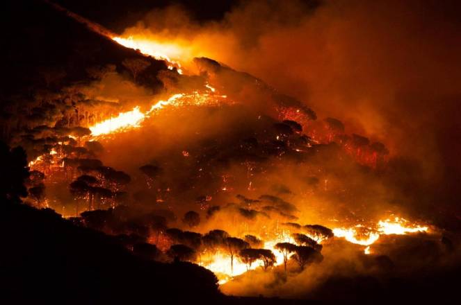 Sicilia: notte di paura per gli incendi vicino a Palermo