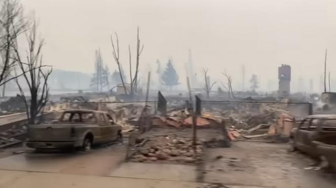 Cronaca diretta - Incendi devastanti in Canada e California, dichiarato lo stato di emergenza. Video